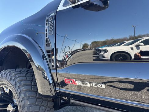 Used 2025 Ford F250 XLT w/ Black Appearance Package image 6