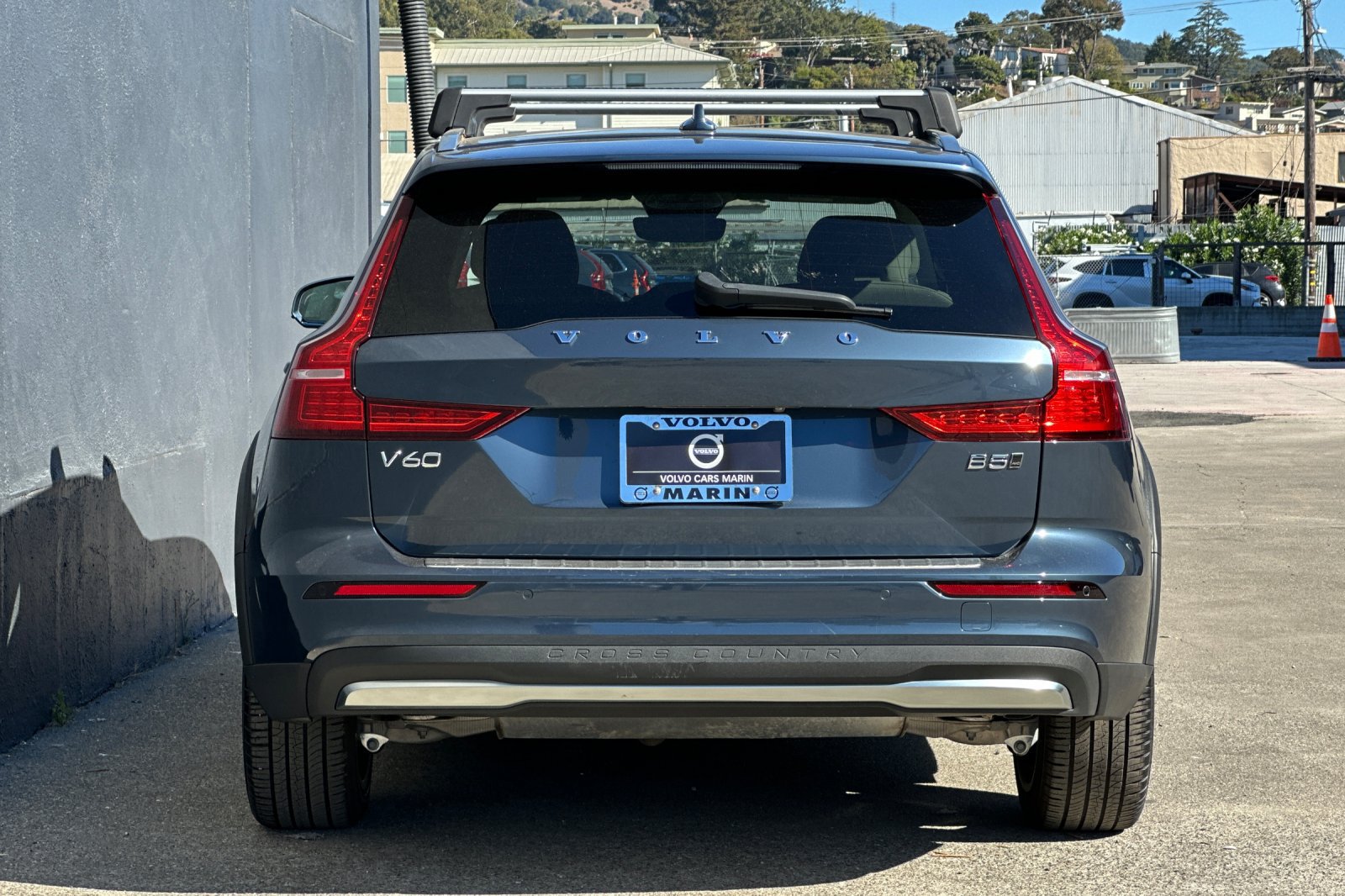 Certified 2025 Volvo V60 B5 Cross Country Plus w/ Protection Package Premier AWD/4WD image 8