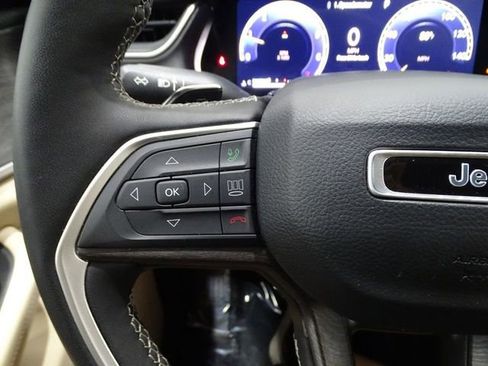 Used 2024 Jeep Grand Cherokee Limited image 25