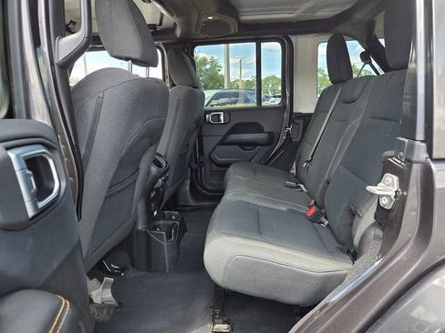 Used 2025 Jeep Wrangler Unlimited Sahara AWD/4WD image 11
