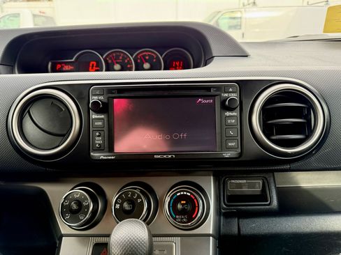 Used 2015 Scion xB image 31