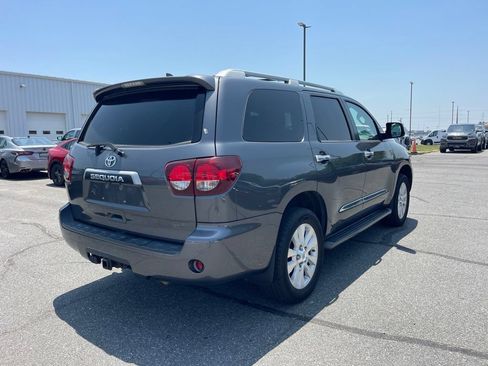 Used 2021 Toyota Sequoia Platinum AWD/4WD image 5