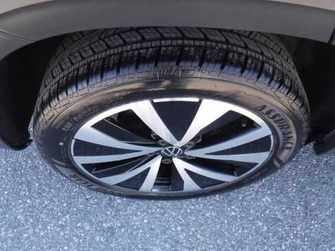 Used 2022 Volkswagen Taos SE image 4