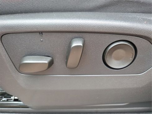 New 2026 GMC Sierra 1500 SLE w/ Preferred Package image 16