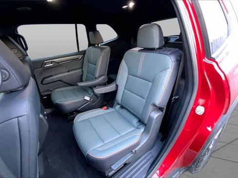 Used 2024 GMC Acadia AT4 w/ Luxury Package AWD/4WD image 18