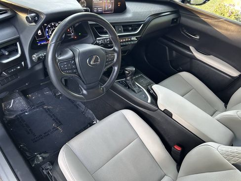 Used 2019 Lexus UX 200 w/ Premium Package FWD image 10