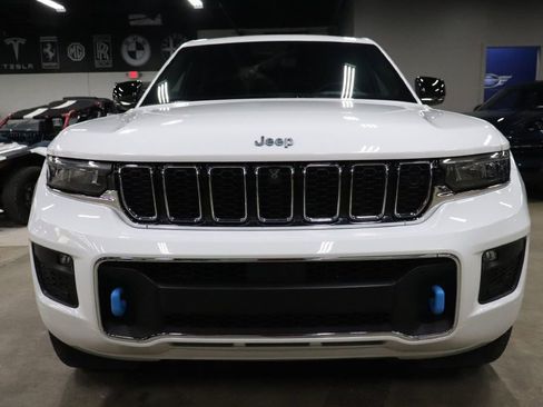 Used 2024 Jeep Grand Cherokee Overland w/ Advanced Protech Group III image 8