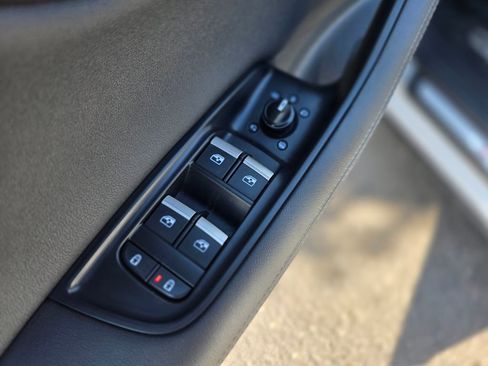 Used 2023 Audi Q8 Premium Plus image 21