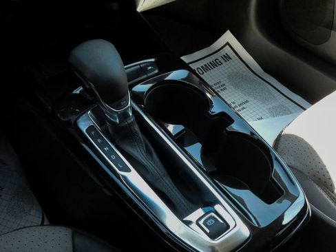 Used 2025 Chevrolet Trax LT image 23