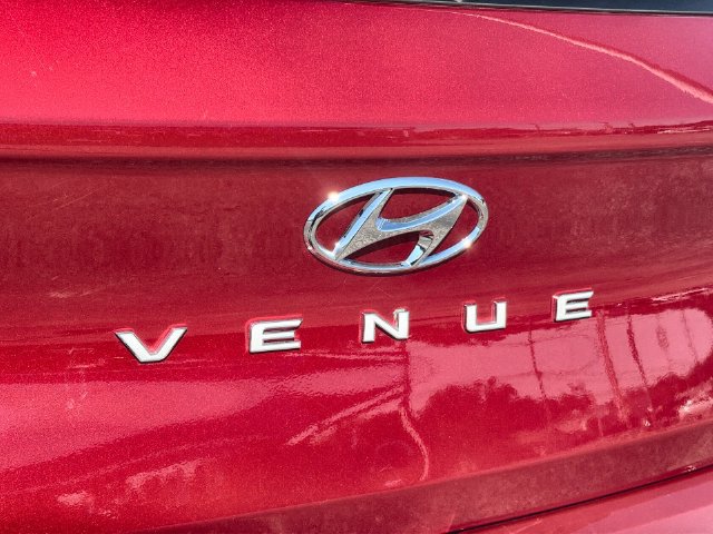 Used 2025 Hyundai Venue SEL FWD image 30