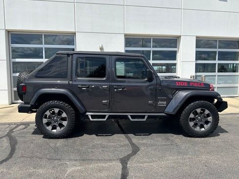Used 2018 Jeep Wrangler Unlimited Sahara w/ Dual Top Group AWD/4WD image 3