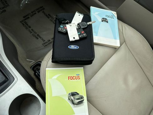 Used 2011 Ford Focus SES w/ 401A Rapid Spec Order Code FWD image 23