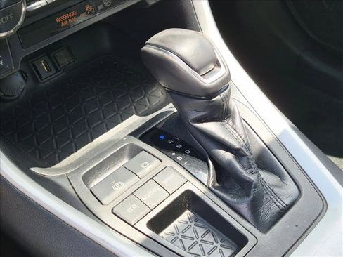 Used 2020 Toyota RAV4 XLE Premium FWD image 11