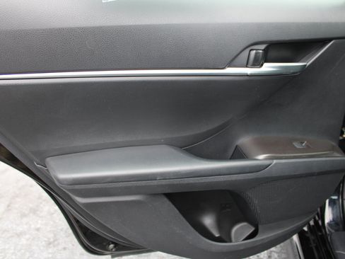 Used 2024 Toyota Camry SE image 33