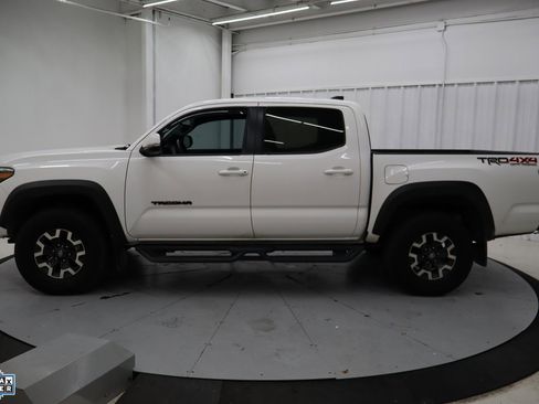 Used 2023 Toyota Tacoma TRD Off-Road w/ Technology Package image 9