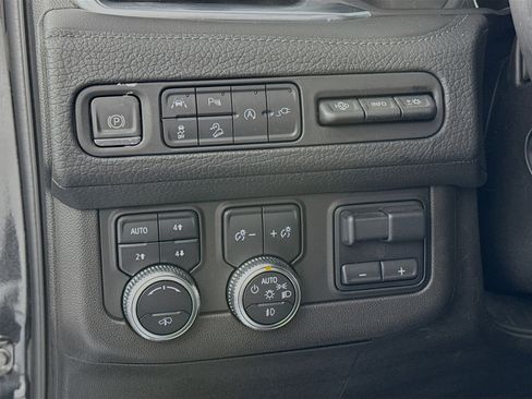 Used 2021 GMC Yukon Denali w/ Denali Ultimate Package image 10