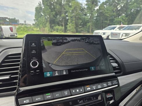 Used 2025 Honda Odyssey Elite image 19