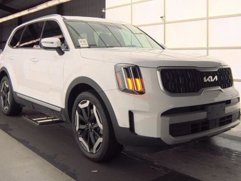 Used 2024 Kia Telluride EX image 1