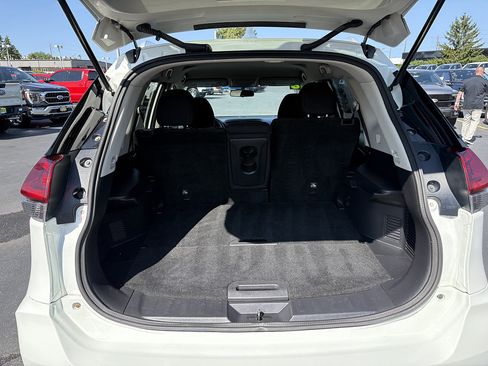 Used 2018 Nissan Rogue SV AWD/4WD image 7