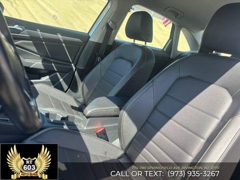 Used 2024 Volkswagen Jetta SE FWD image 12