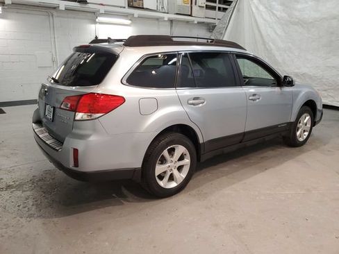 Used 2013 Subaru Outback 3.6R Limited AWD/4WD image 6