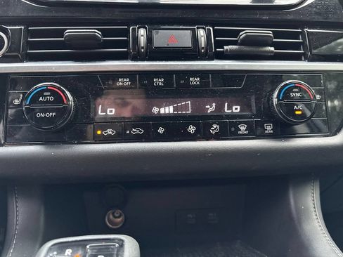 Used 2023 Nissan Pathfinder SV FWD image 17