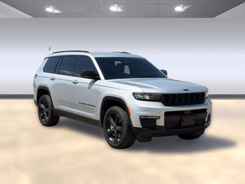 Used 2025 Jeep Grand Cherokee L Limited w/ Black Appearance Package RWD image 7