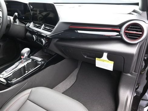 New 2026 Chevrolet Trax RS w/ Sunroof Package FWD image 29