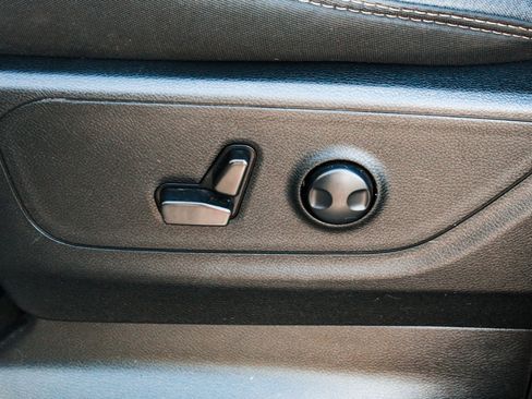 Used 2025 RAM 1500 Big Horn AWD/4WD image 10