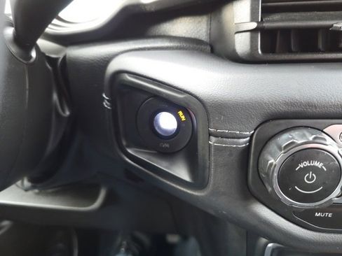 Used 2024 Jeep Wrangler Unlimited Rubicon image 25