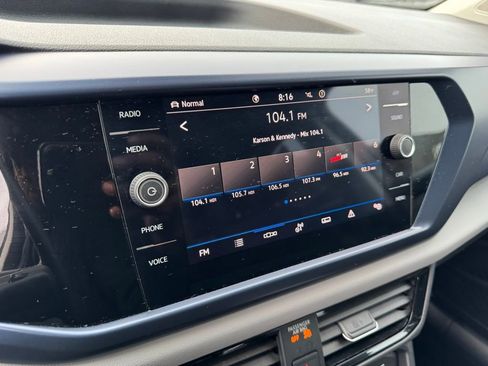 Used 2022 Volkswagen Taos SE image 24