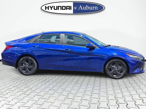 Used 2022 Hyundai Elantra SEL w/ Convenience Package FWD image 4