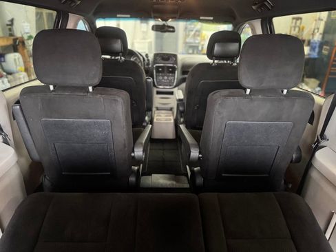 Used 2015 Dodge Grand Caravan SE FWD image 28