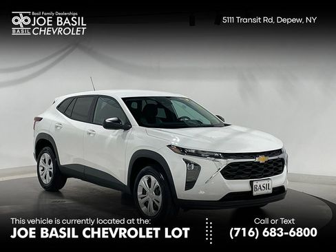 Used 2024 Chevrolet Trax LS w/ Driver Confidence Package FWD image 1