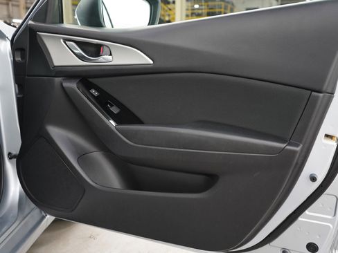 Used 2017 MAZDA MAZDA3 Sport w/ Preferred Equipment Package FWD image 9