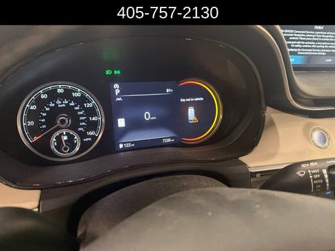Certified 2025 Genesis GV70 2.5T AWD/4WD image 6
