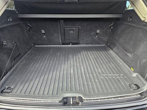 Used 2019 Volvo XC60 T6 Momentum w/ Advanced Package image 15