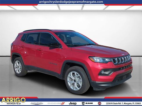New 2025 Jeep Compass Latitude image 1
