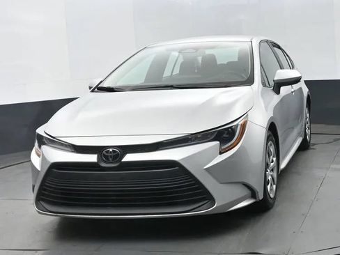 Used 2023 Toyota Corolla LE FWD image 1