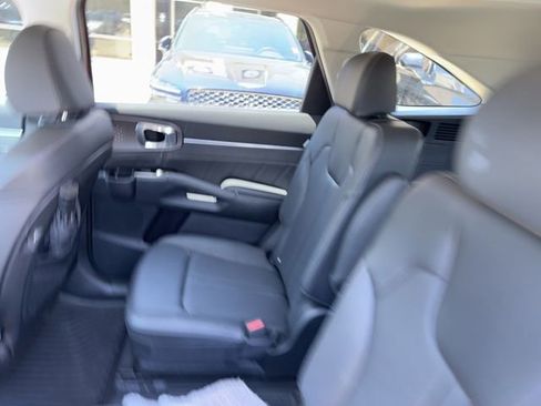 Certified 2025 Kia Sorento SX FWD image 9