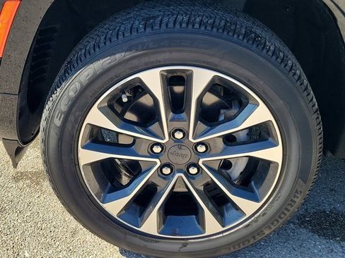 Used 2023 Jeep Grand Cherokee L Overland w/ Advanced Protech Group III image 11