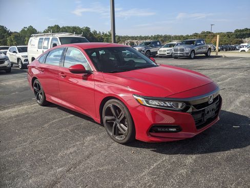 Used 2019 Honda Accord Sport image 2