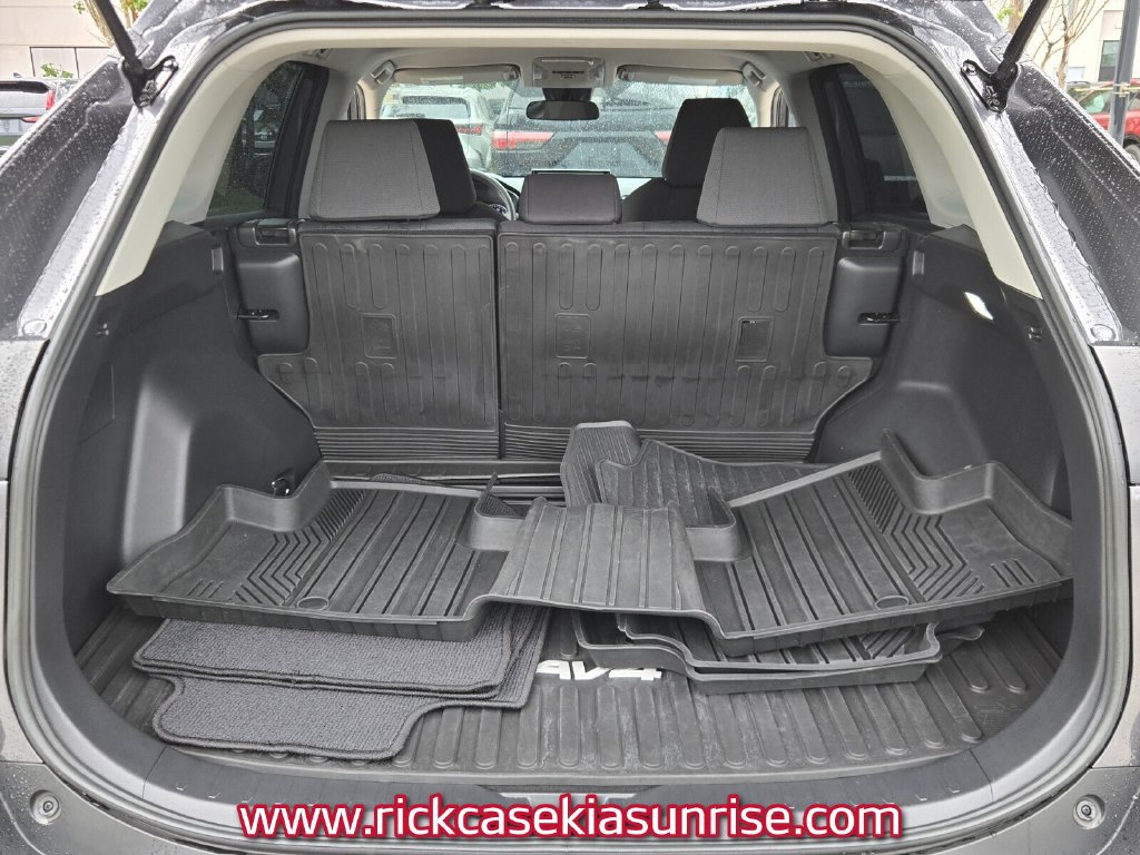 Used 2021 Toyota RAV4 XLE FWD image 14