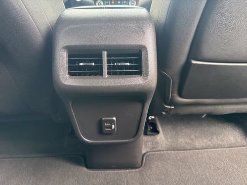Used 2024 GMC Terrain SLE AWD/4WD image 33
