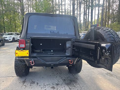 Used 2014 Jeep Wrangler Sahara image 12