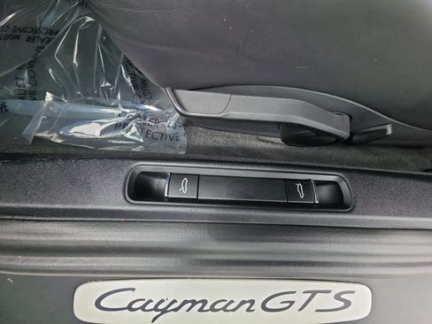 Used 2018 Porsche 718 Cayman S RWD image 12