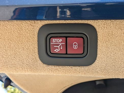 Used 2024 Aston Martin DBX image 15