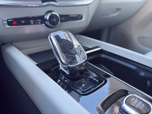 New 2026 Volvo XC60 T8 Ultra w/ Climate Package PRO image 19