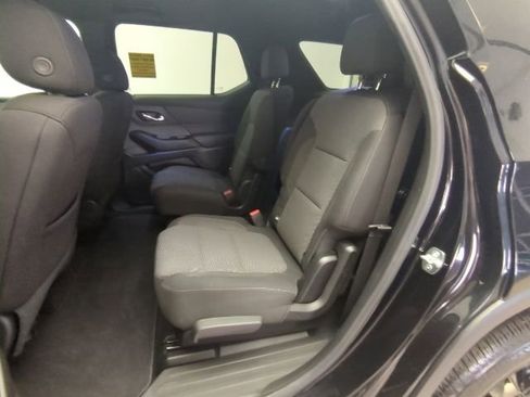 Used 2023 Chevrolet Traverse LT w/ Midnight/Sport Edition image 25