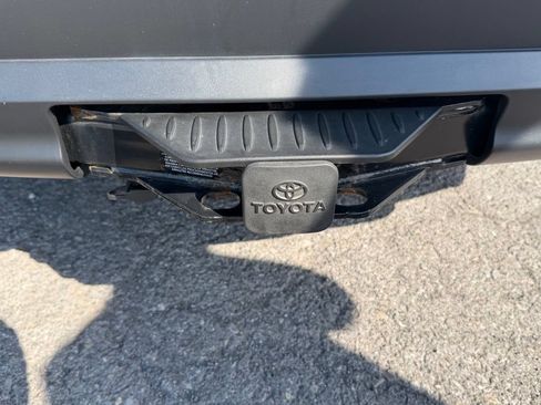 Used 2024 Toyota Highlander XLE AWD/4WD image 55